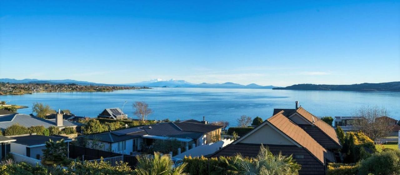 Lake View By Town Taupo Exterior foto