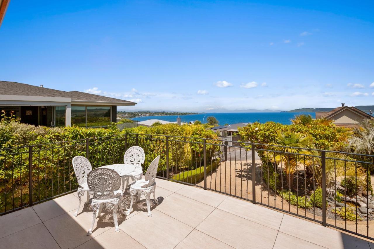 Lake View By Town Taupo Exterior foto