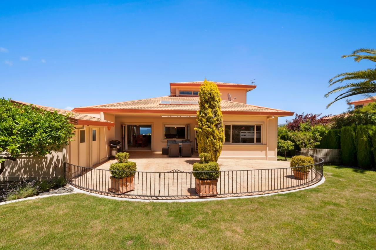 Lake View By Town Taupo Exterior foto