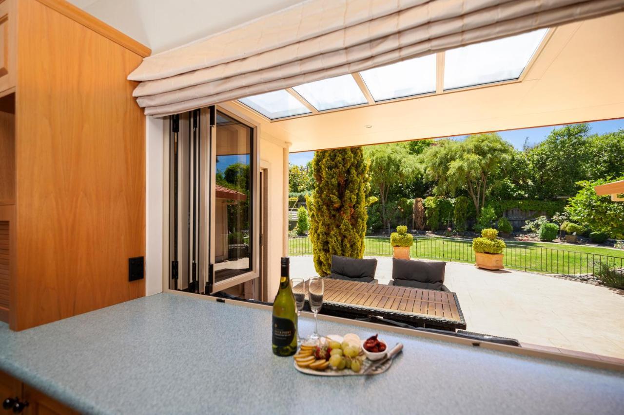 Lake View By Town Taupo Exterior foto