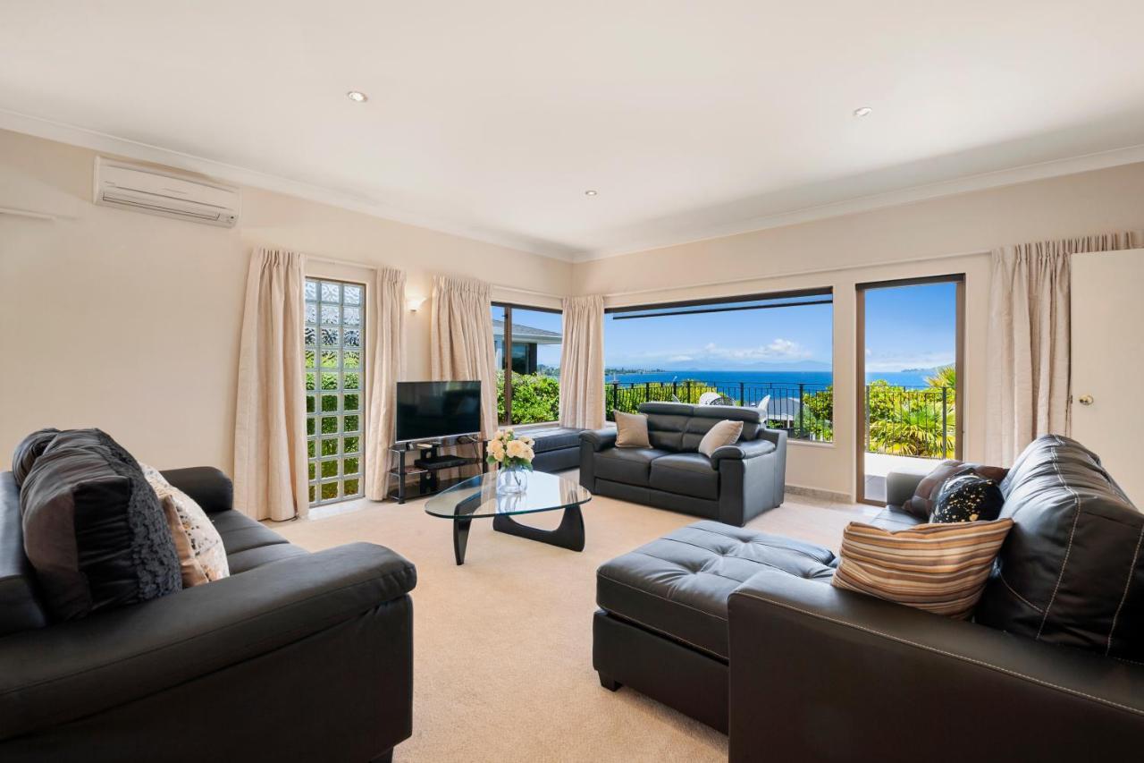 Lake View By Town Taupo Exterior foto