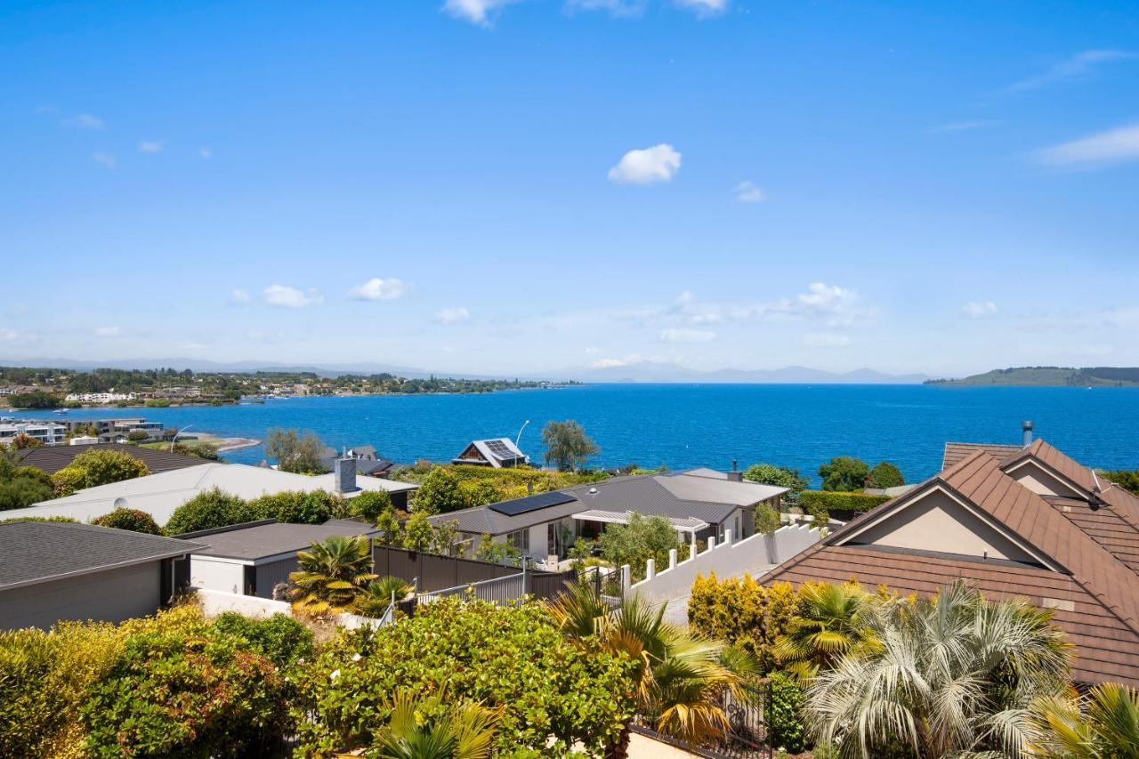 Lake View By Town Taupo Exterior foto