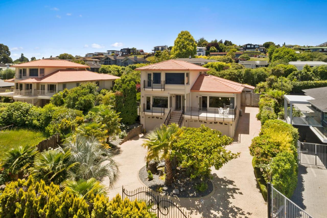 Lake View By Town Taupo Exterior foto