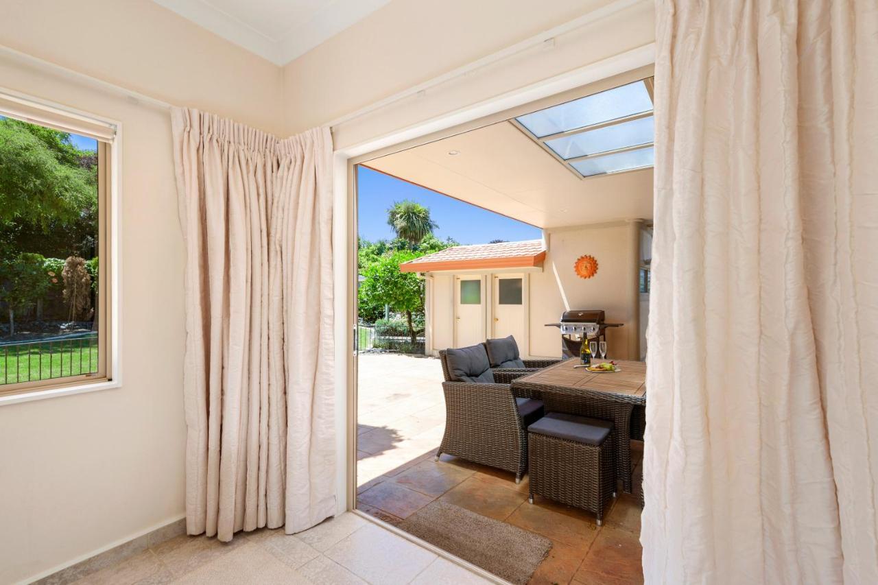 Lake View By Town Taupo Exterior foto