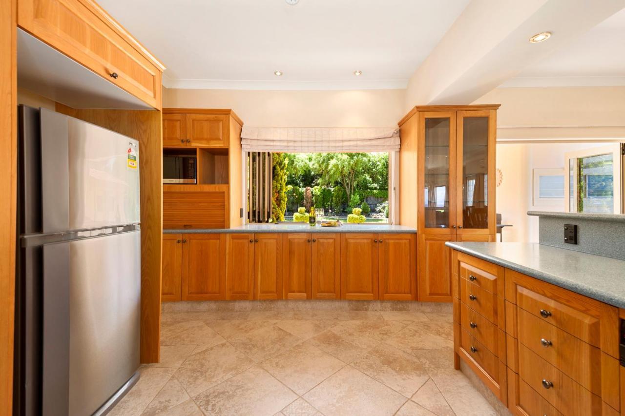Lake View By Town Taupo Exterior foto