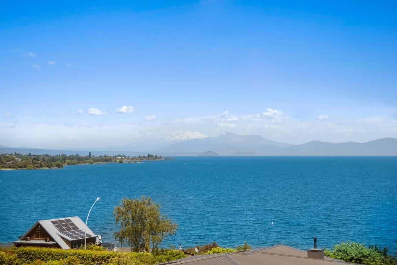Lake View By Town Taupo Exterior foto