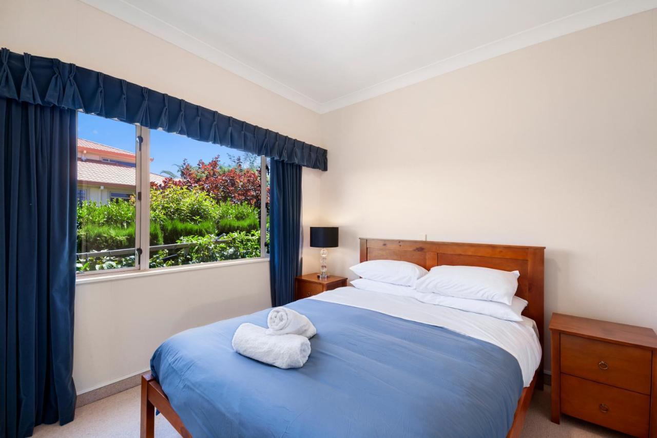 Lake View By Town Taupo Exterior foto